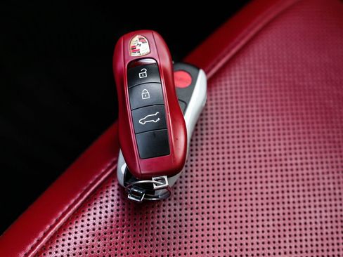 Used 2023 Porsche Macan Turbo AWD/4WD image 53