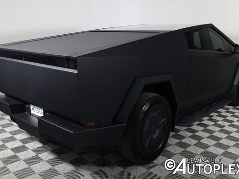 Used 2025 Tesla Cybertruck AWD Crew Cab image 5