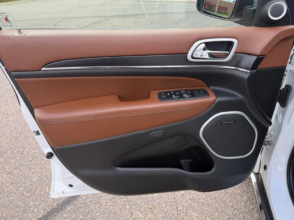 Used 2021 Jeep Grand Cherokee Summit AWD/4WD image 30