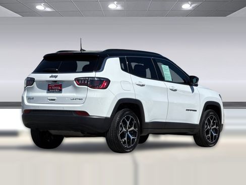 Used 2025 Jeep Compass Limited AWD/4WD image 3