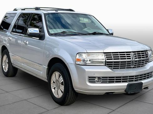 Used 2010 Lincoln Navigator 4WD image 2