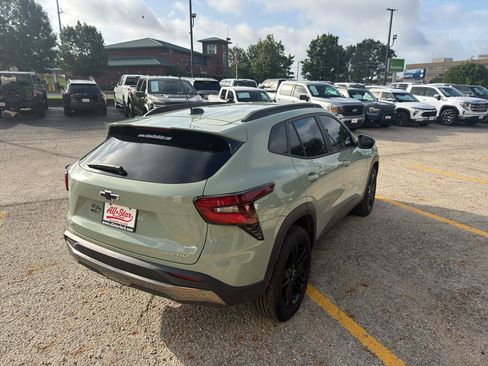 Used 2025 Chevrolet Trax ACTIV w/ Driver Confidence Package FWD image 5