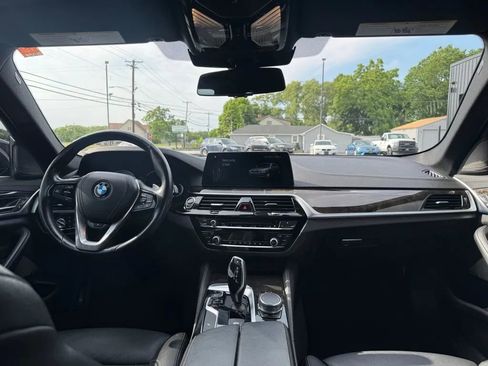 Used 2017 BMW 530i xDrive AWD/4WD image 9