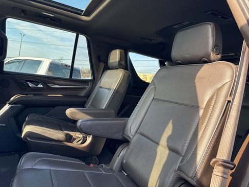 Used 2021 GMC Yukon Denali w/ Denali Premium Package image 27