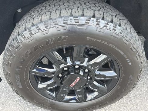 Used 2024 GMC Sierra 2500 AT4 w/ AT4 Premium Plus Package AWD/4WD image 17