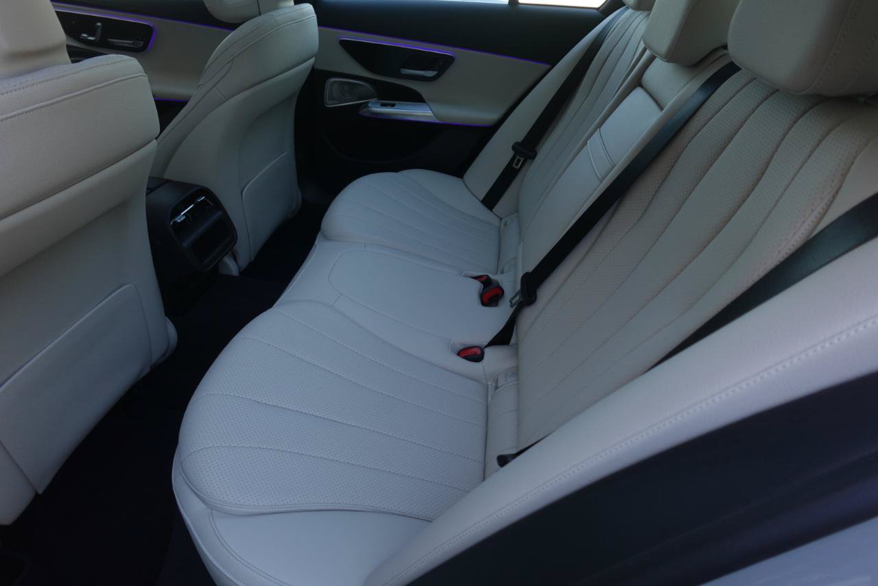 Used 2024 Mercedes-Benz E 350 4MATIC Sedan image 12