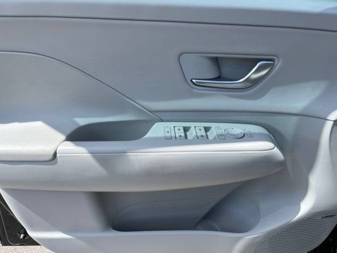 Used 2024 Hyundai Kona Limited FWD image 18