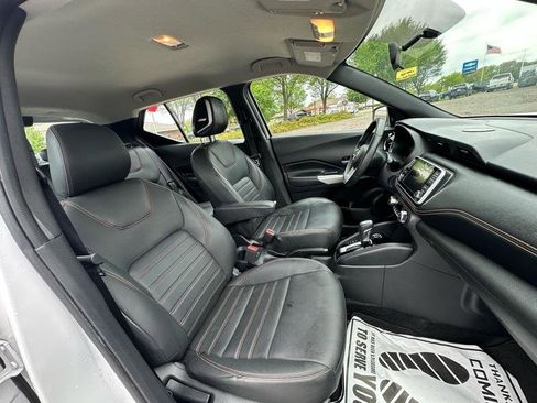 Used 2019 Nissan Kicks SR w/ SR Premium Package FWD image 23