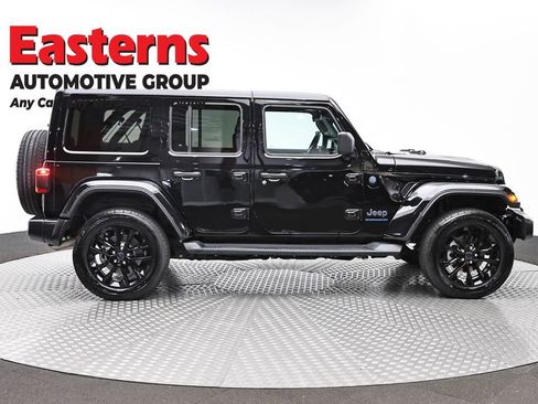 Used 2025 Jeep Wrangler Unlimited Sahara AWD/4WD image 4