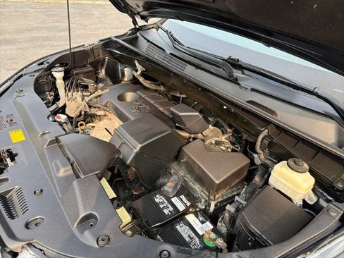 Used 2016 Toyota Highlander LE FWD image 35