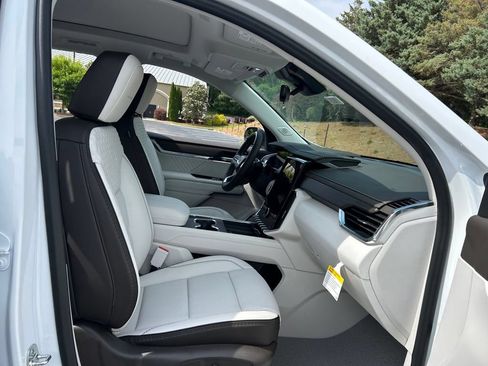 New 2026 GMC Acadia Denali w/ Super Cruise Package FWD image 50