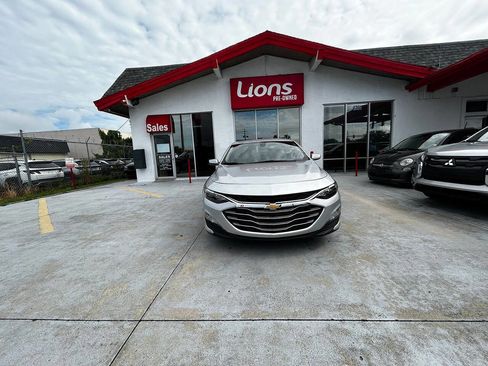 Used 2022 Chevrolet Malibu LT image 1