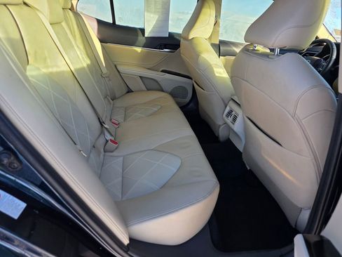 Used 2018 Toyota Camry XLE image 30