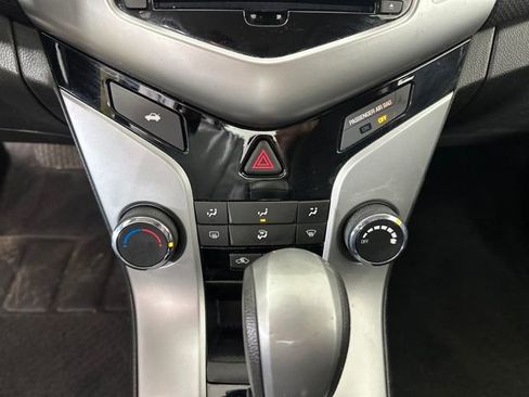 Used 2016 Chevrolet Cruze LT image 22