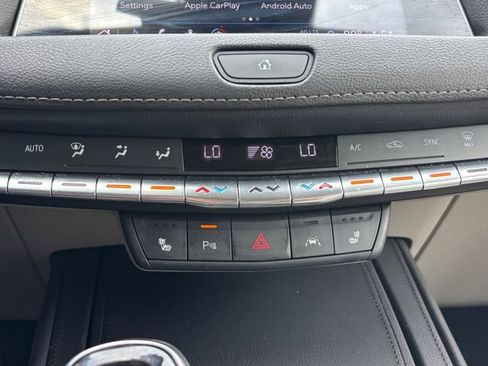Used 2023 Cadillac XT4 Luxury w/ Cold Weather Package FWD image 5