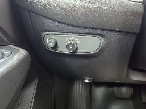 Used 2019 Chevrolet Equinox LT FWD image 23