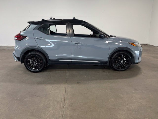 Used 2021 Nissan Kicks SR w/ SR Premium Package FWD image 2
