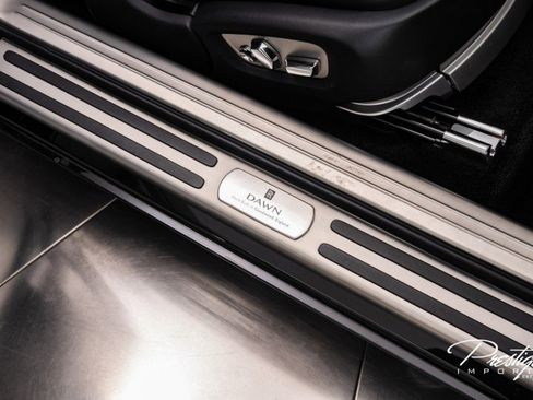 Used 2018 Rolls-Royce Dawn image 42