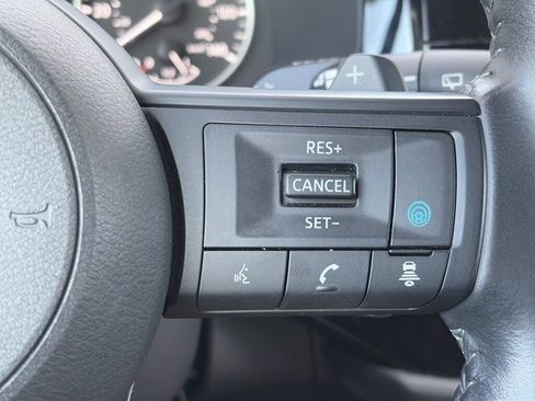 Certified 2025 Nissan Pathfinder SV image 24