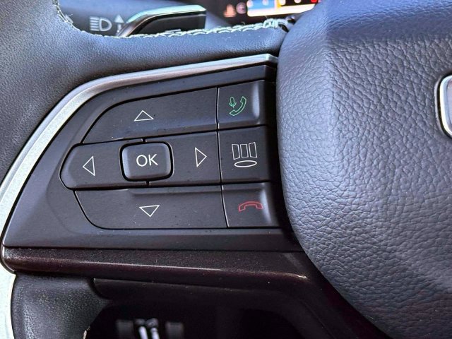 Used 2023 Jeep Grand Cherokee L Laredo AWD/4WD image 23