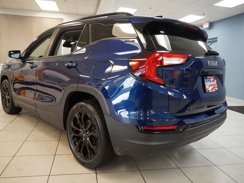 Used 2022 GMC Terrain SLE w/ Driver Convenience Package image 3