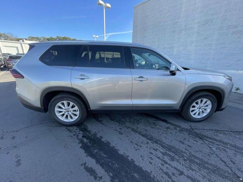 Used 2025 Toyota Grand Highlander XLE image 12