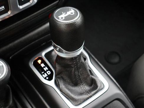 Used 2018 Jeep Wrangler Sport AWD/4WD image 18