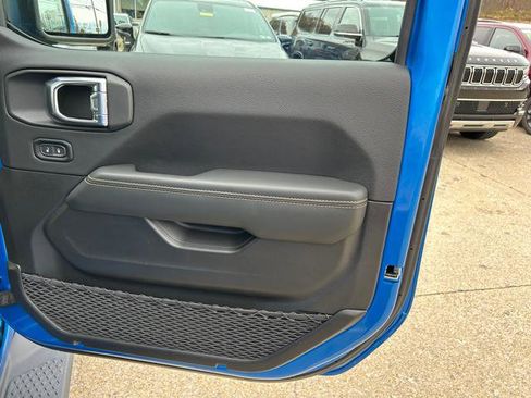 New 2025 Jeep Gladiator Sport image 22