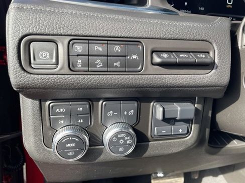 Used 2024 GMC Yukon Denali w/ Advanced Technology Package image 18