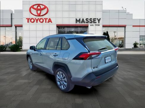 Used 2023 Toyota RAV4 XLE Premium image 5