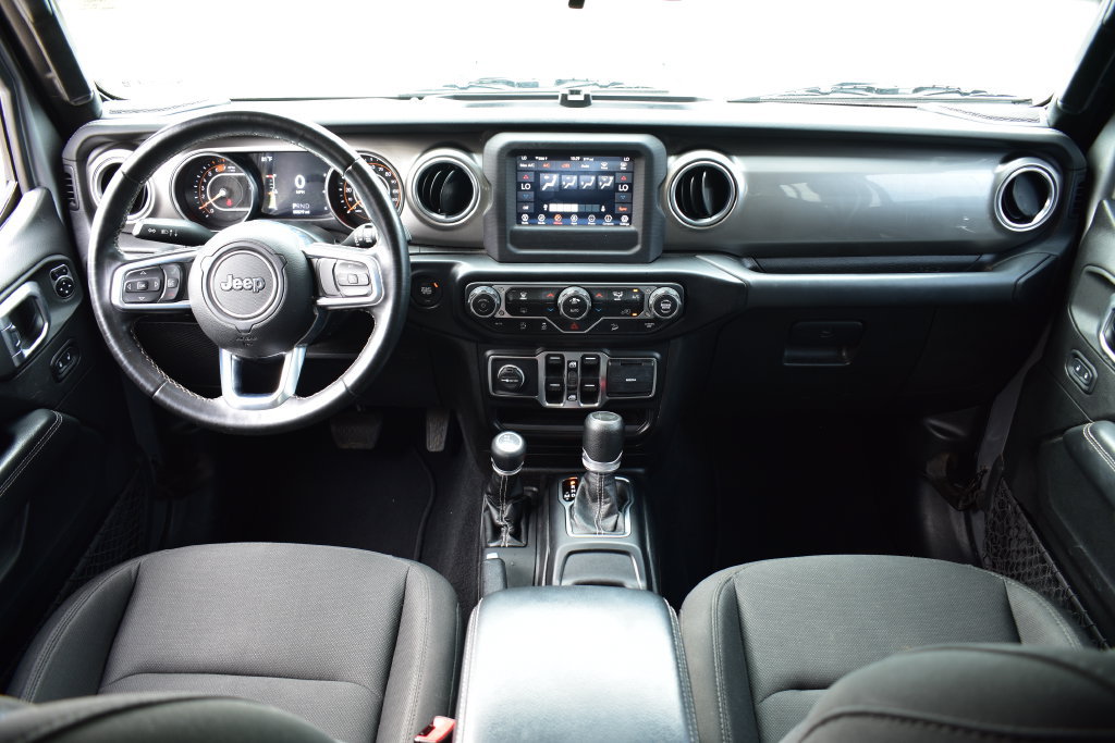 Used 2020 Jeep Wrangler Unlimited Sahara AWD/4WD image 29