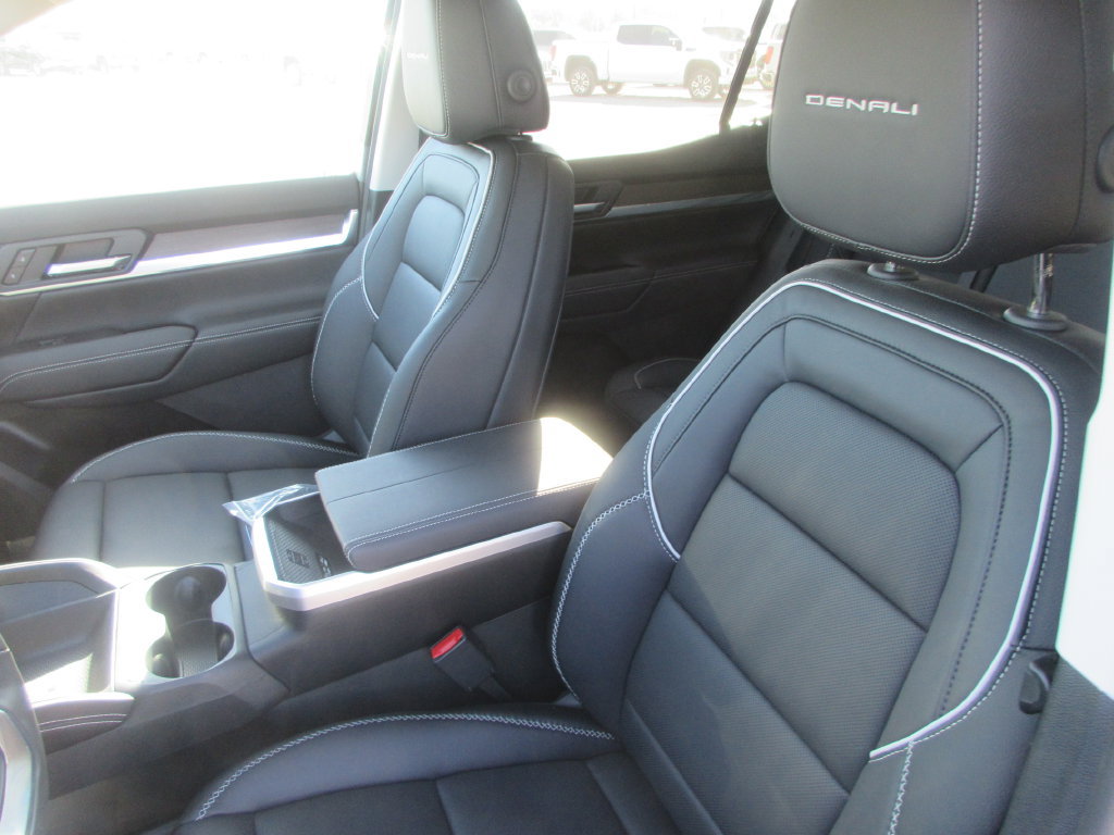 New 2027 GMC Terrain Denali w/ LPO, Black Badging Package AWD/4WD image 11