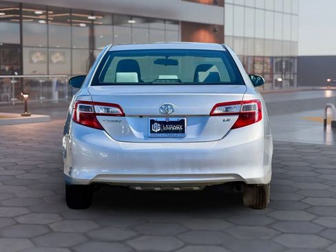 Used 2014 Toyota Camry LE image 2