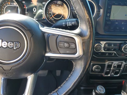 Used 2022 Jeep Gladiator Overland w/ Popular Equipment Package image 18