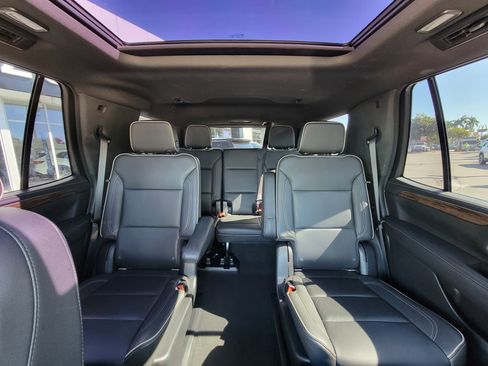 Used 2021 Chevrolet Tahoe Premier w/ Premium Package image 16