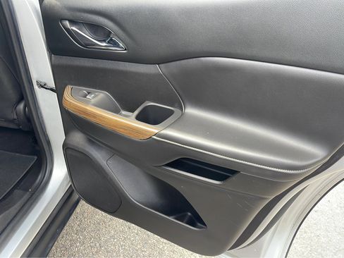 Used 2018 GMC Acadia SLE image 32