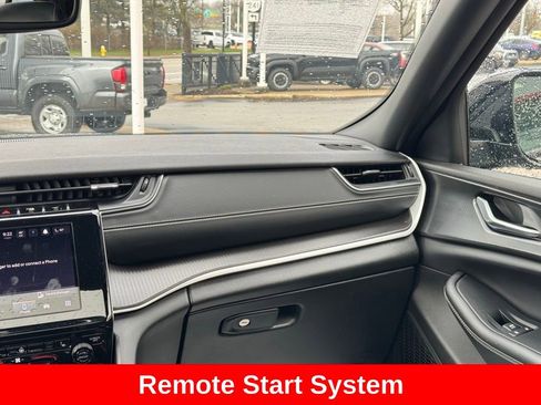 Used 2023 Jeep Grand Cherokee Altitude image 20