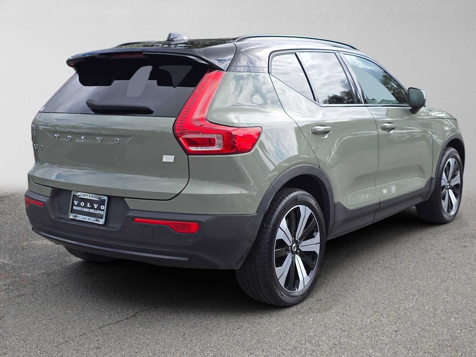 Used 2023 Volvo XC40 Recharge Plus w/ Protection Package Premier AWD/4WD image 4