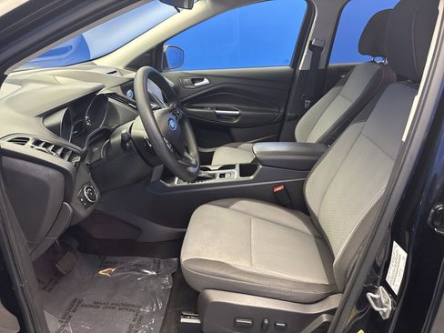 Used 2017 Ford Escape SE w/ Equipment Group 201A AWD/4WD image 12