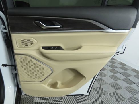 Used 2022 Jeep Grand Cherokee Limited image 28