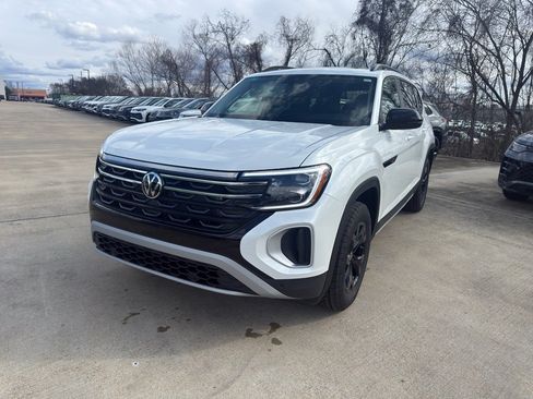 New 2026 Volkswagen Atlas Peak Edition AWD/4WD image 1