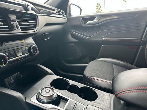Used 2025 Ford Escape ST-Line image 19