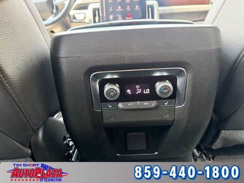 Used 2025 GMC Yukon XL Denali AWD/4WD image 31