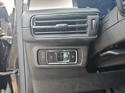 Used 2023 Lincoln Corsair Reserve image 25