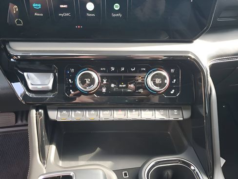 Used 2025 GMC Sierra 1500 AT4X image 38