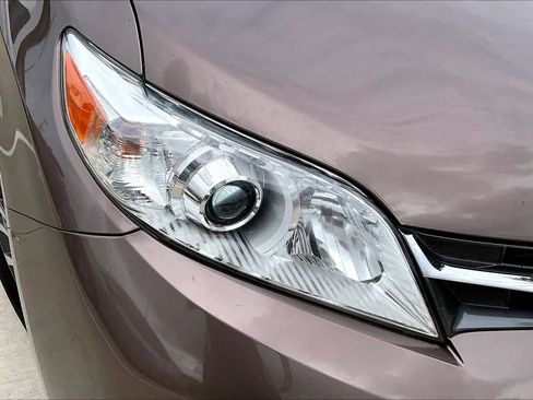 Used 2020 Toyota Sienna XLE Premium FWD image 27