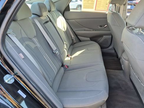 Used 2025 Hyundai Elantra SEL FWD image 30