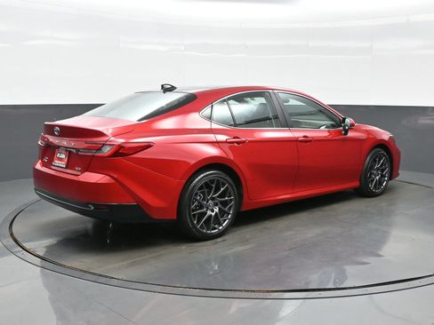 Used 2026 Toyota Camry XLE AWD/4WD image 6