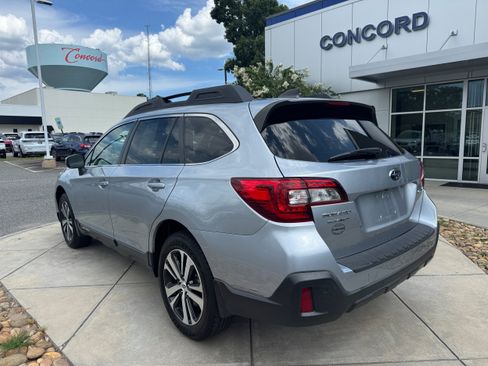 Used 2018 Subaru Outback 2.5i Limited AWD/4WD image 8