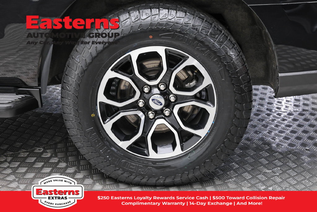 Used 2024 Ford Expedition XLT RWD image 9